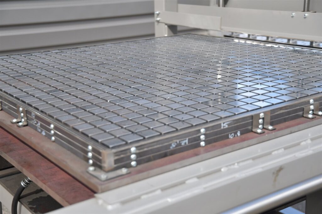 Blat roboczy maszyny wytwarzającej podesty z tworzywa sztucznego