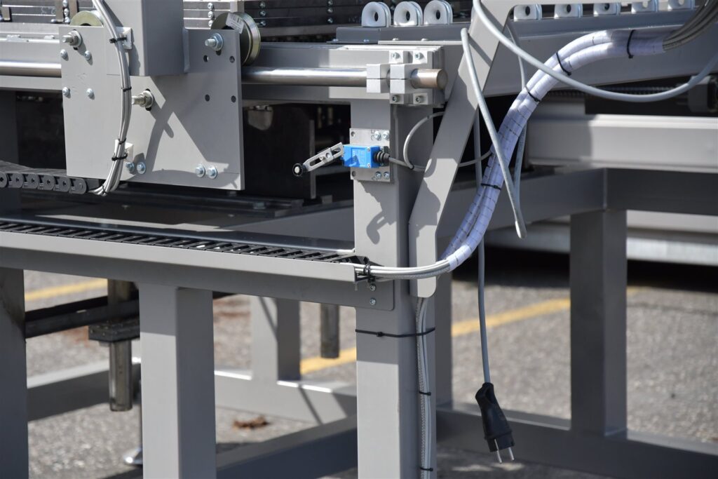 Urządzenie do wytwarzania podestów z żywic poliestrowych.